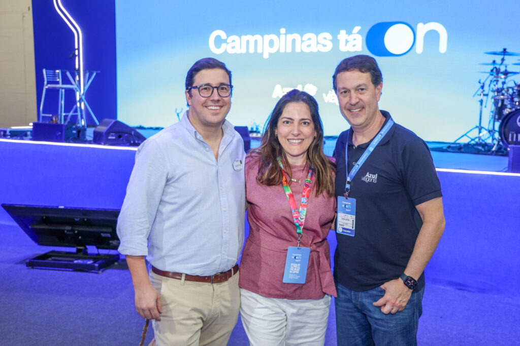 Martim Diniz e Gabriella Carvalheiro, da Universal Studios, e Daniel Bicudo, da Azul
