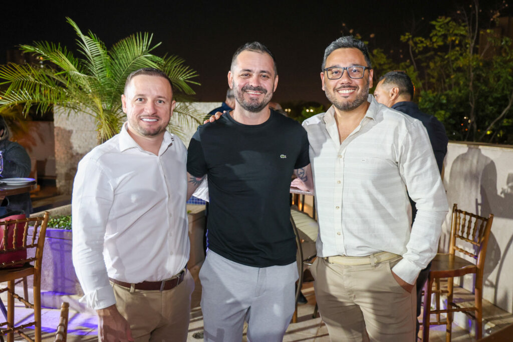 Mateus Silva e Paulo Oliveira, da CVC Agentes e Rodrigo Bicudo, da Trend