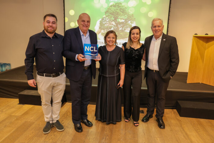Maurício Voss, da Cia Marítima de Florianópolis com equipe da NCL Maurício Voss, da Cia Marítima de Florianópolis com equipe da NCL