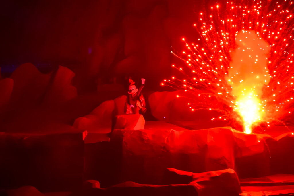 Muitos efeitos fazem parte do espetáculo Fantasmic!