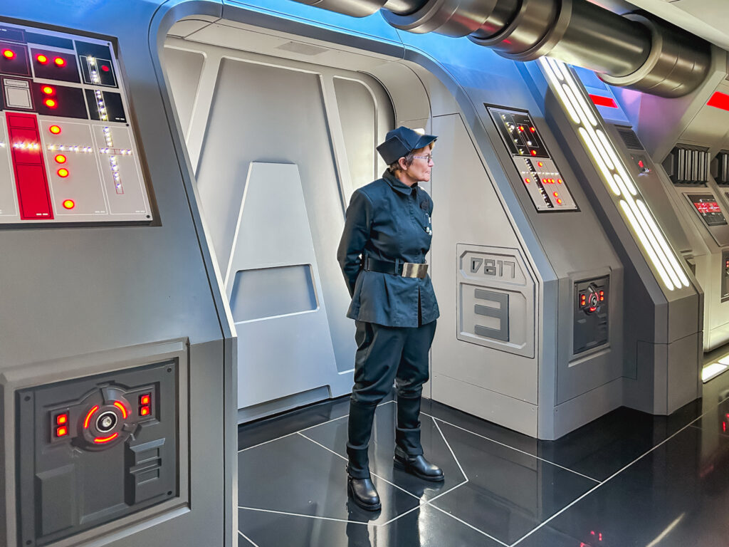 Na atração Star Wars Rise of the Resistence os colaboradores interpretam os personagens do filme