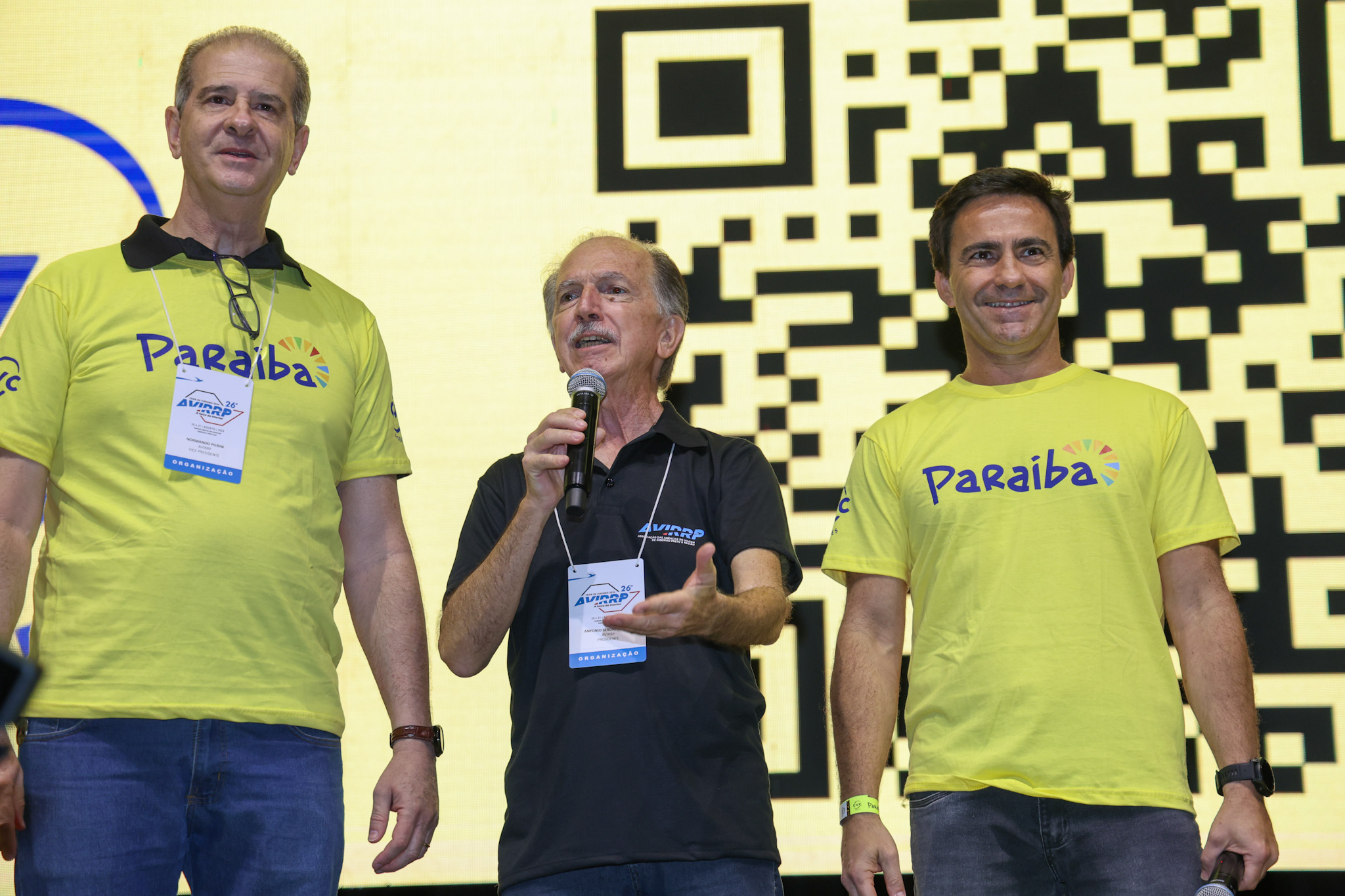 Normando Pierini, vice-presidente da Avirrp e Antônio Sérgio Ignácio, presidente da Avirrp, com Rogério Mendes, da CVC Agentes
