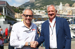 Stefano Domenicali, Presidente e CEO da Fórmula 1, e Pierfrancesco Vago, Presidente Executivo da Divisão de Cruzeiros do Grupo MSC (Divulgação/Explora Journeys)