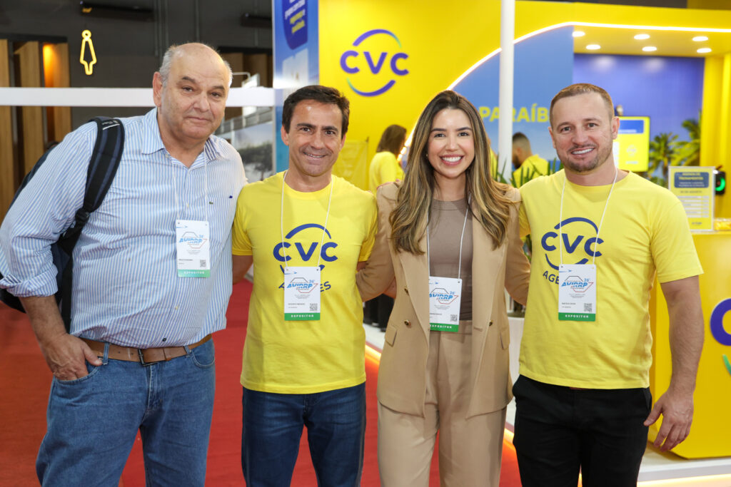 Paulo Kugelmas, da Setur-AL, Bárbara Braga, secretária de Turismo de Alagoas, com Rogério Mendes e Mateus Silva, da CVC Agentes