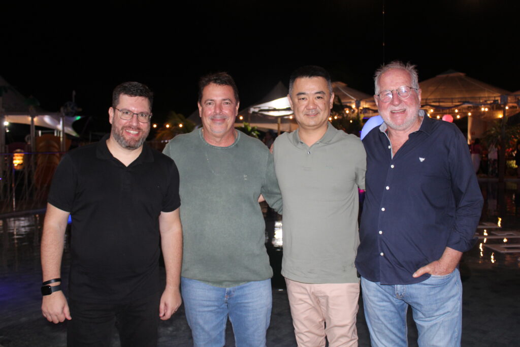 Renato Alves e Renato Kido, da VP com Ronaldo Galvão e Vanderlei Turatti, do Hibiscus Beach Club