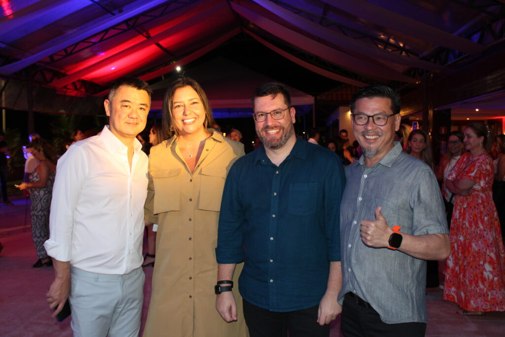 Renato Kido, Cynthia Rezende, Renato Alves e Valter Onishi, da ViagensPromo