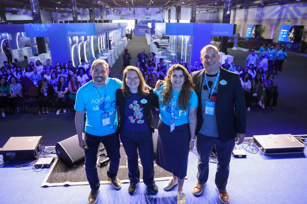 Ricardo Bezerra, da Azul Viagens, Thais Ramos, da Disney, Giulliana Mesquita, da Azul Viagens e Alexander Haim, da Disney