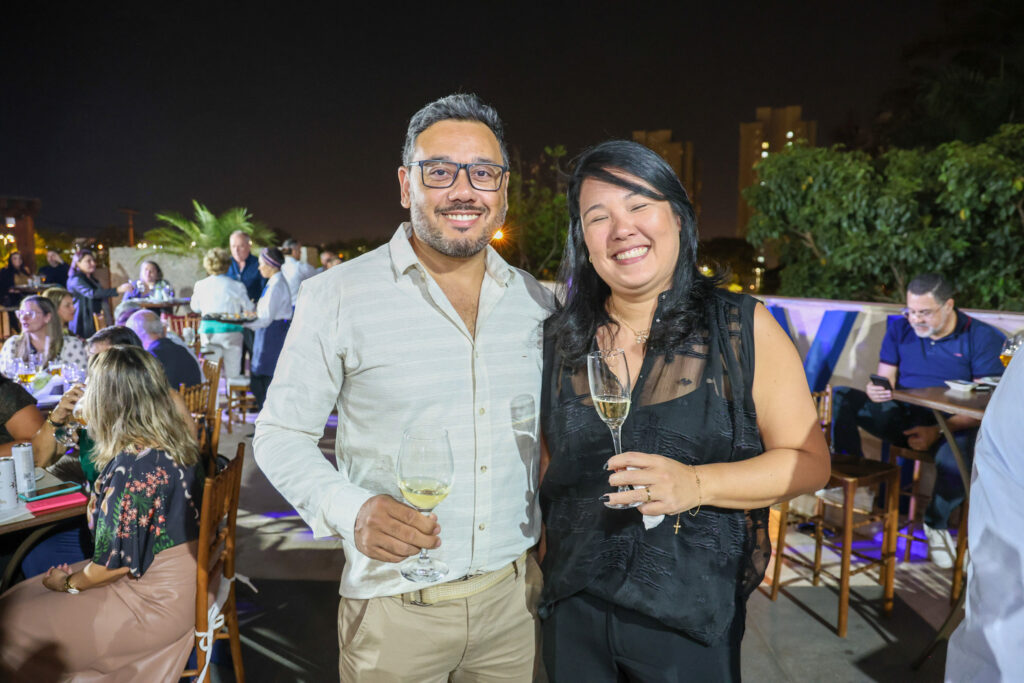Rodrigo Bicudo, da Trend Viagens e Lydiane Fukayama, da Flytour