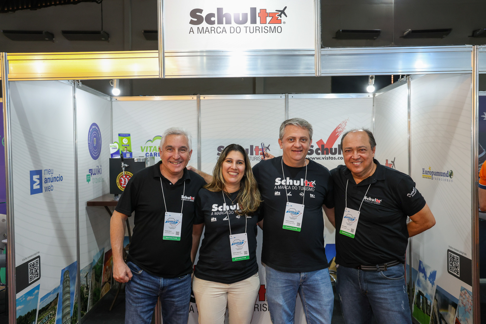 Rogério Bellei, Renata Caballero, Roberto Dandrea e Jales Sabino, da Schultz