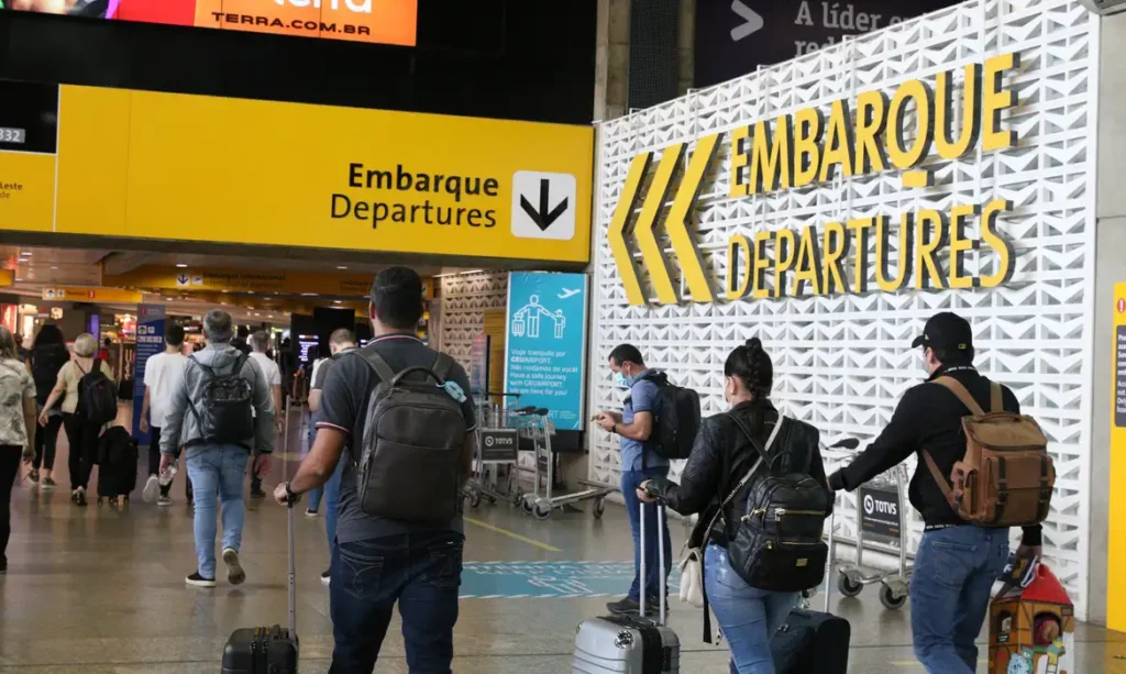 Guarulhos: sinais de radiofrequência causam interferência no aeroporto 1 Rovena Rosa Agencia Brasil Guarulhos: sinais de radiofrequência causam interferência no aeroporto