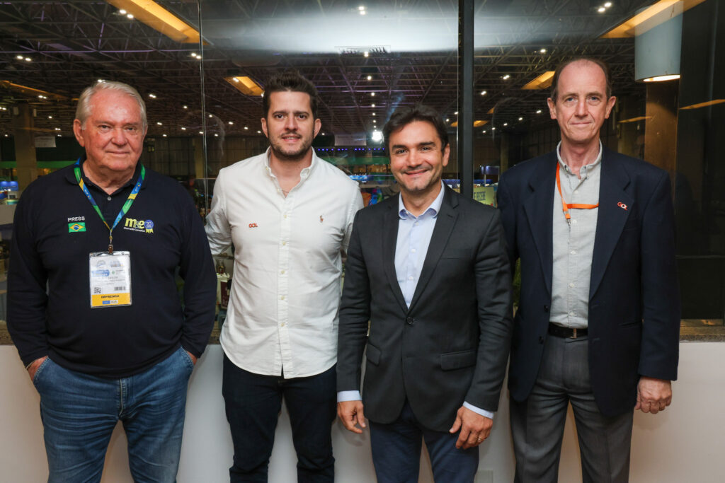 Roy Taylor, do M&E, Felippe Bandeira e Marcos Tognato, relação governamental da Gol e Celso Sabino, ministro do Turismo