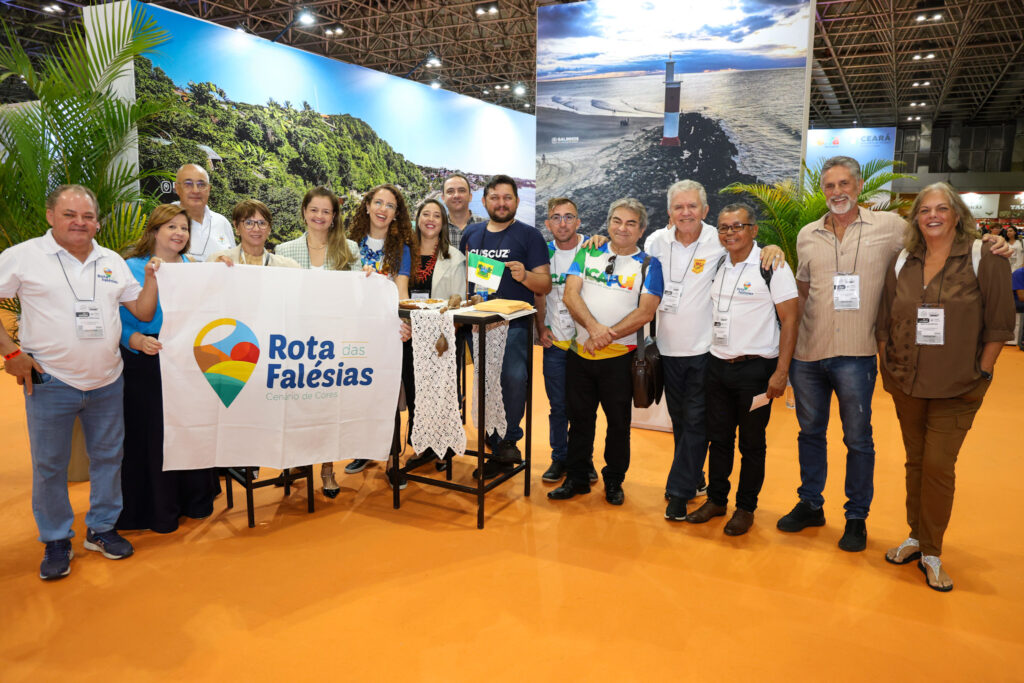 Secretárias de Turismo do Rio Grande do Norte e Ceará acompanhadas de expositores da Rota das Falésias