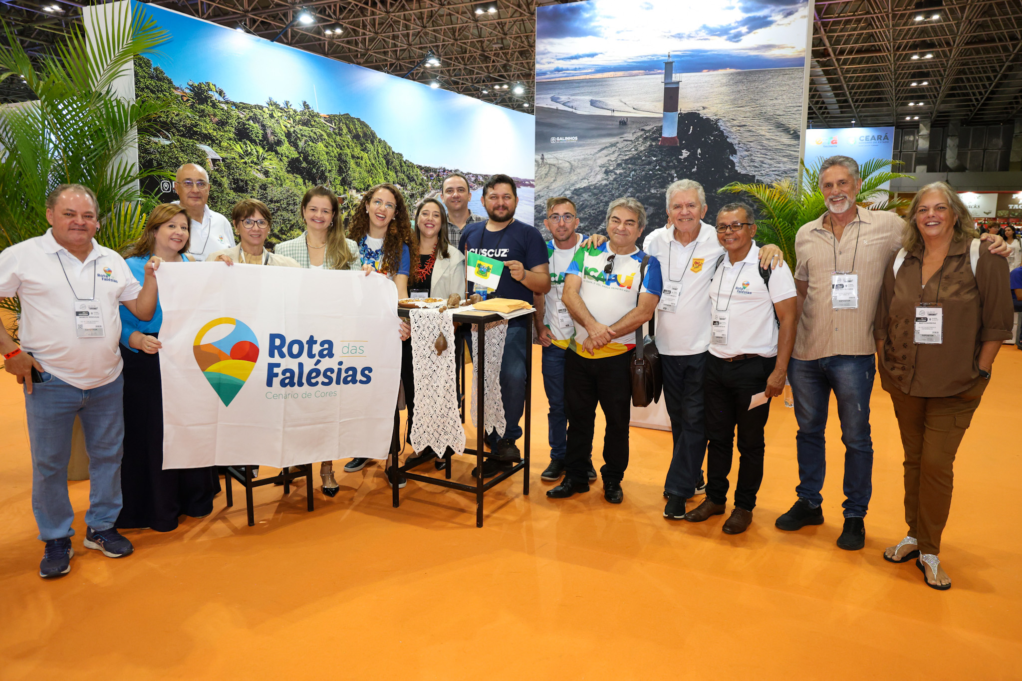 Secretárias de Turismo do Rio Grande do Norte e Ceará acompanhadas de expositores da Rota das Falésias Secretárias de Turismo do Rio Grande do Norte e Ceará acompanhadas de expositores da Rota das Falésias