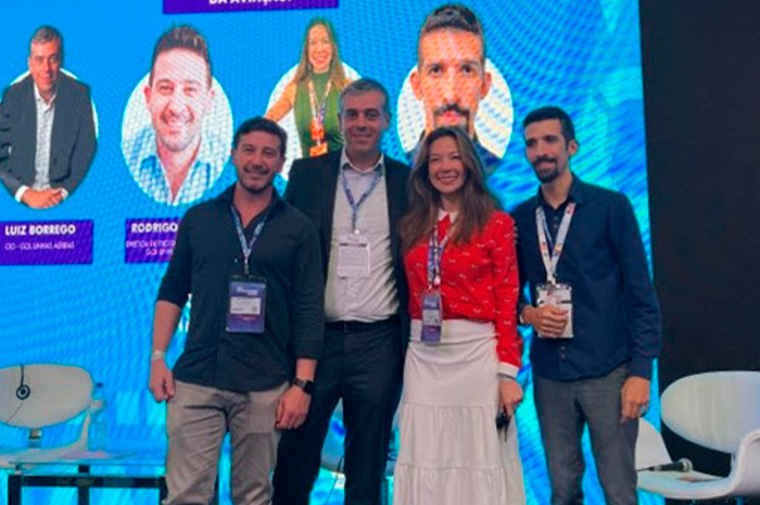 Gol apresenta uso de Inteligência Artificial na aviação durante Rio Innovation Week 2 Rodrigo Garcia, Luiz Borrego, Karen Vilefort, e Ramon Santos, da Gol, participaram do painel do Rio Innovation Week (Divulgação/Gol).