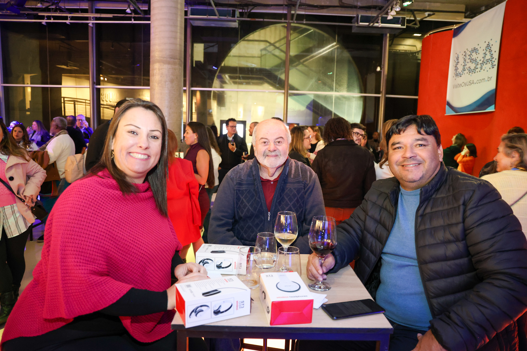 Tatiana Gonzales dos Santos, da JFA Turismo LTDA, Jorge Ghachache, da GotoBey Travel e Fabricio Aguilera, da JFA Turismo LTDA Tatiana Gonzales dos Santos, da JFA Turismo LTDA, Jorge Ghachache, da GotoBey Travel e Fabricio Aguilera, da JFA Turismo LTDA