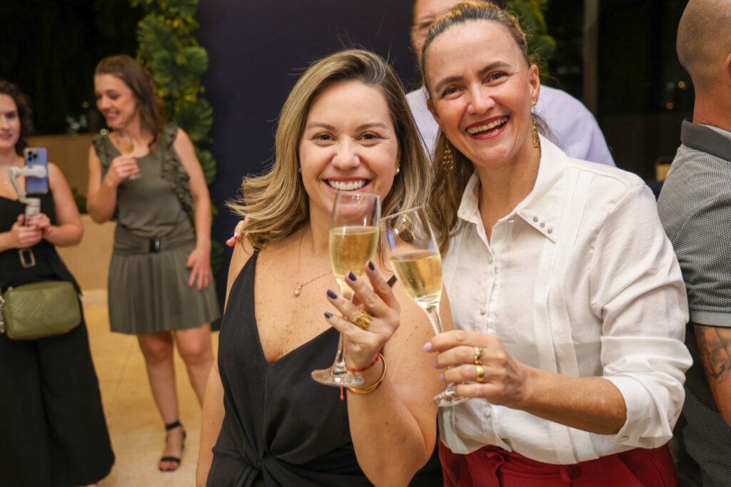 Tatiana Roberti, diretora acadêmica da Avirrp e Cleide Kanariti, diretora do departamento de Famtour da Avirrp