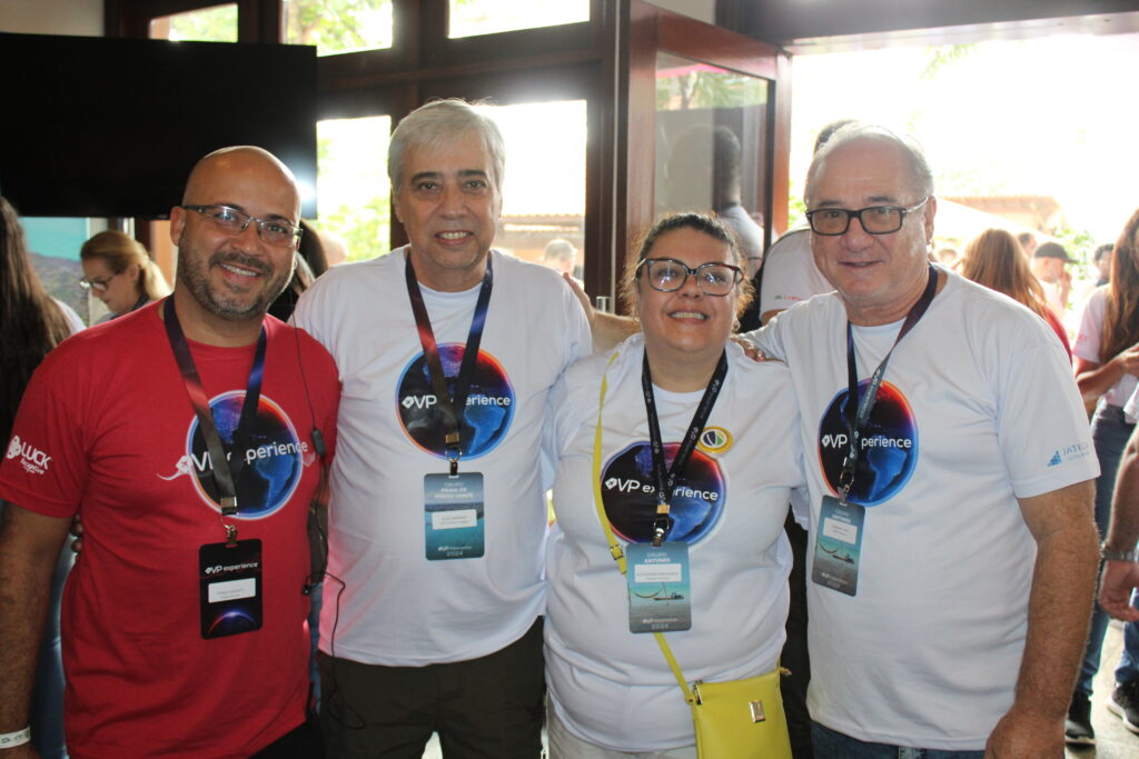 Thiago Benetti, da ViagensPromo com Celso Miranda, da LM Turismo, Alessandra Magalhaes, da Liberata Turismo e Ubirajara Silva, da ASPP Turismo