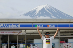 Turismo em massa na cidade passou a ser pauta após mercado com vista para o Monte Fuji viralizar nas redes sociais