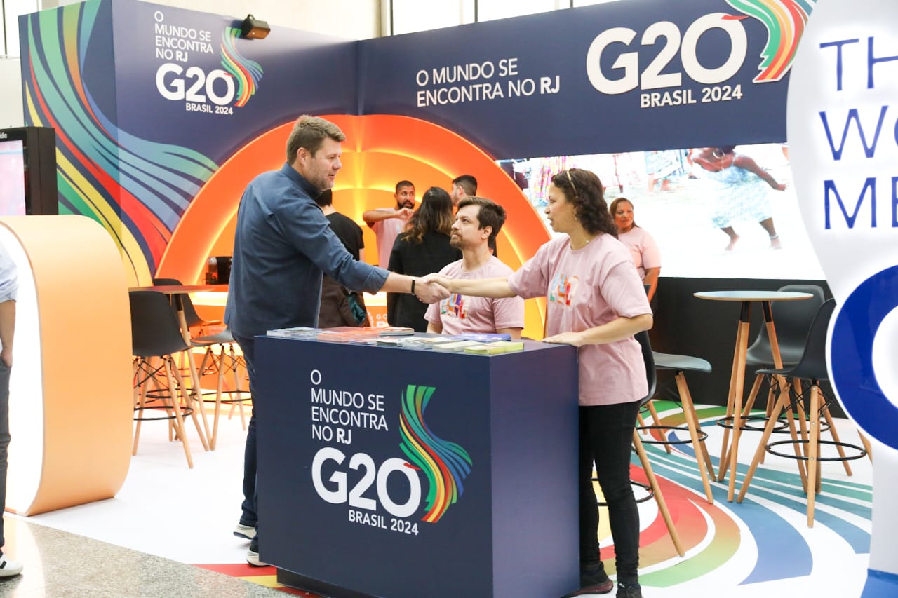 Setur-RJ e TurisRio abrem novo lounge receptivo no aeroporto Riogaleão Setur-RJ e TurisRio abrem novo lounge receptivo no aeroporto Riogaleão