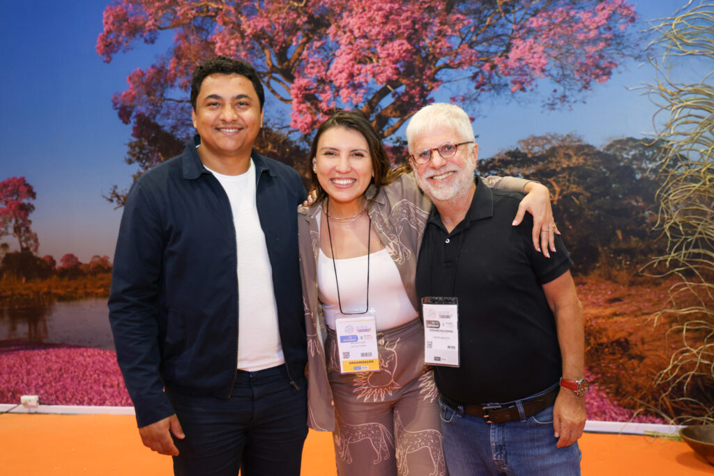 Yure Benites, diretor de Turismo do PTI , Ana Carla, do MTur e Ernani Paciornik, do Grupo Náutica