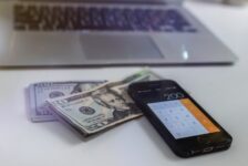 Alta do dólar: dicas e cuidados para aproveitar sua viagem ao exterior de maneira mais vantajosa