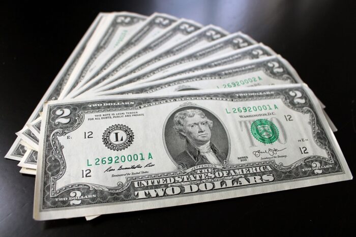 Mercado financeiro: dólar abre em queda após registrar maior alta desde abril de 2023