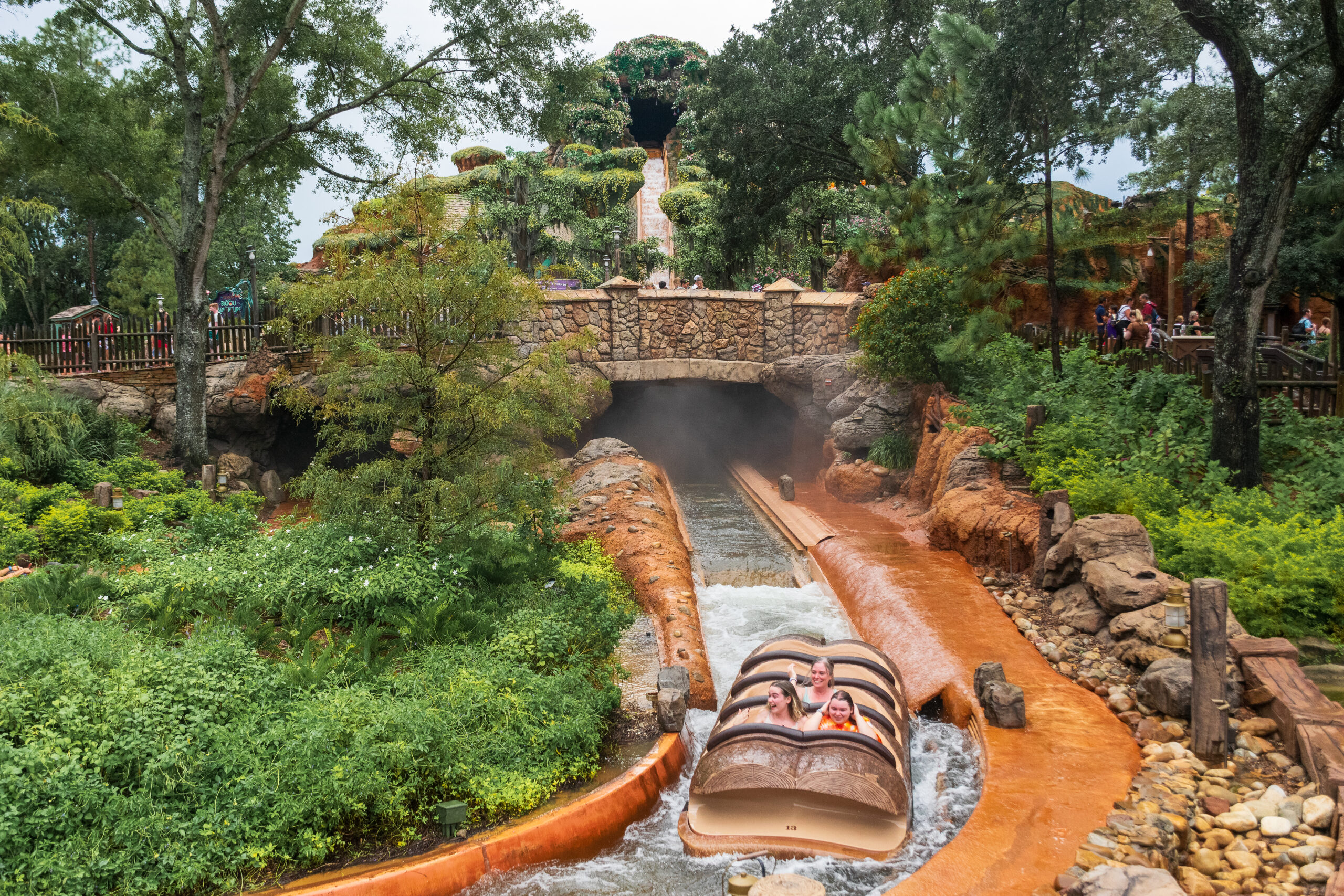 A novidade oferece uma “corrida” molhada e substitui a antiga Splash Mountain A novidade oferece uma “corrida” molhada e substitui a antiga Splash Mountain