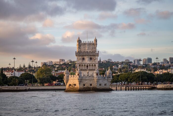 Golden Visa Portugal atrai brasileiros com oportunidades de investimento e cidadania europeia 1 tower belem surrounded by sea buildings cloudy sky portugal scaled e1724679653242 Golden Visa Portugal atrai brasileiros com oportunidades de investimento e cidadania europeia