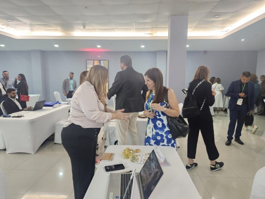 Rodada de negócios entre fornecedores e operadoras de viagem começou no Panamá TM; veja fotos Rodada de negócios entre fornecedores e operadoras de viagem começou no Panamá TM; veja fotos