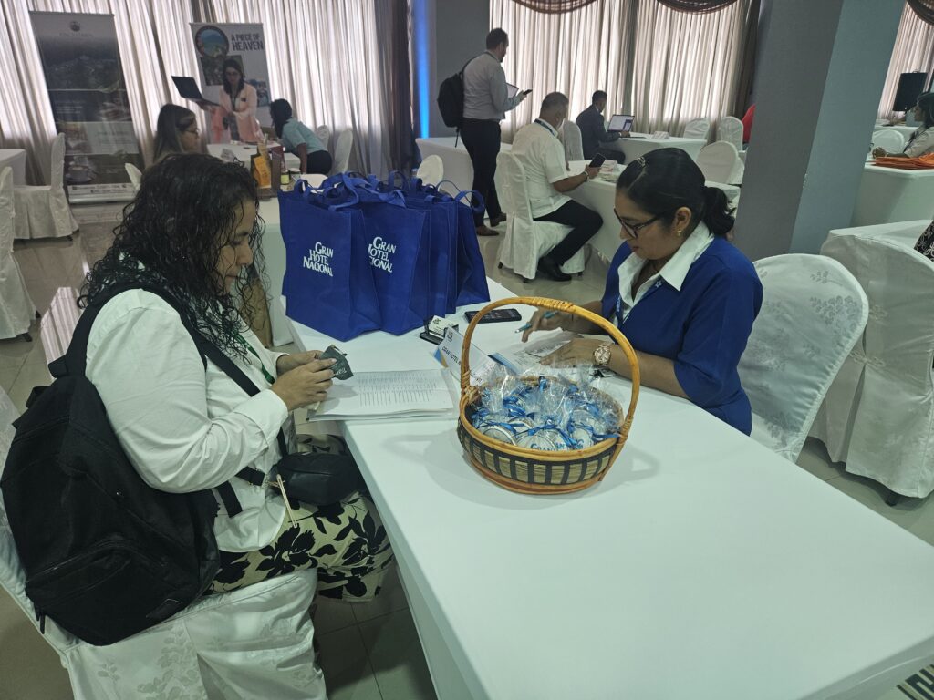 Rodada de negócios entre fornecedores e operadoras de viagem começou no Panamá TM; veja fotos Rodada de negócios entre fornecedores e operadoras de viagem começou no Panamá TM; veja fotos