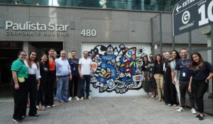 Accor celebra 50 anos das marcas Ibis na sede da BeFly em São Paulo
