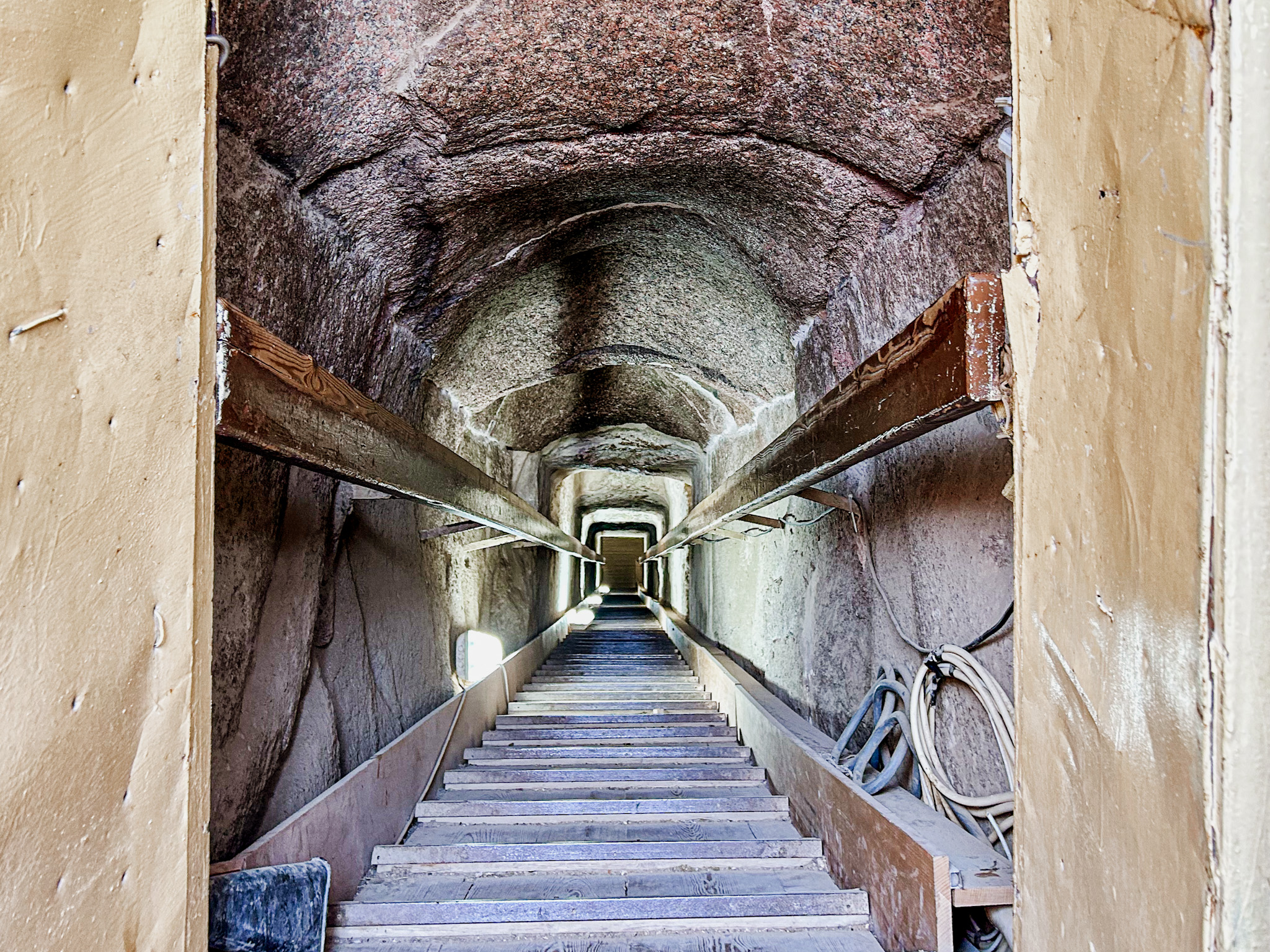 Acesso para o interior da Pirâmide de Miquerinos Acesso para o interior da Pirâmide de Miquerinos
