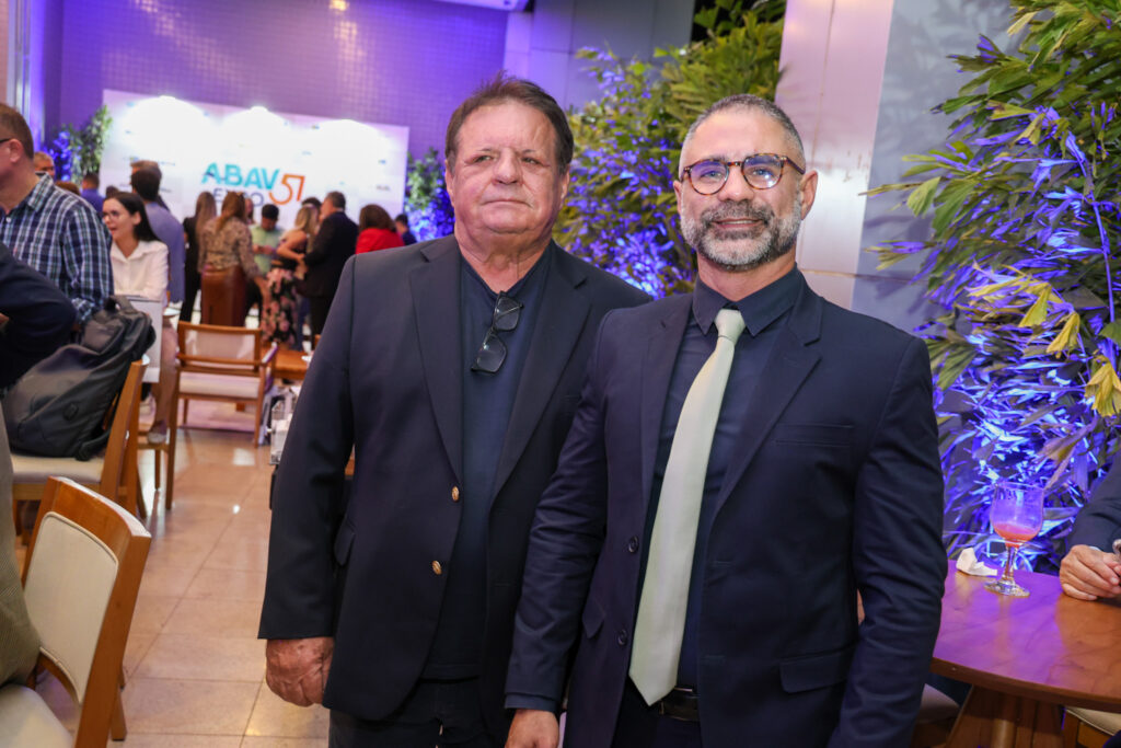 Airton Abreu, do Governo do Maranhão, e Saulo Santos, da Setur-São Luís-MA