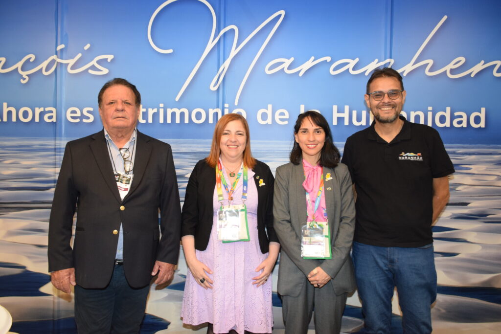 Airton Abreu, do Maranhão, com Fernanda Galli e Francimeire Coelho, da Embaixada do Brasil na Argentina Airton Abreu, do Maranhão, com Fernanda Galli e Francimeire Coelho, da Embaixada do Brasil na Argentina