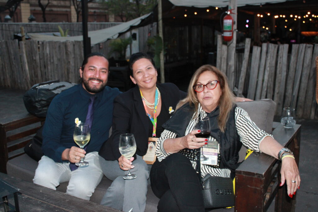 Alexandre Rodrigues, da GL Events, Ingrid Videira de Paula, e Vania Mendes, da Del Bianco Travel Experience