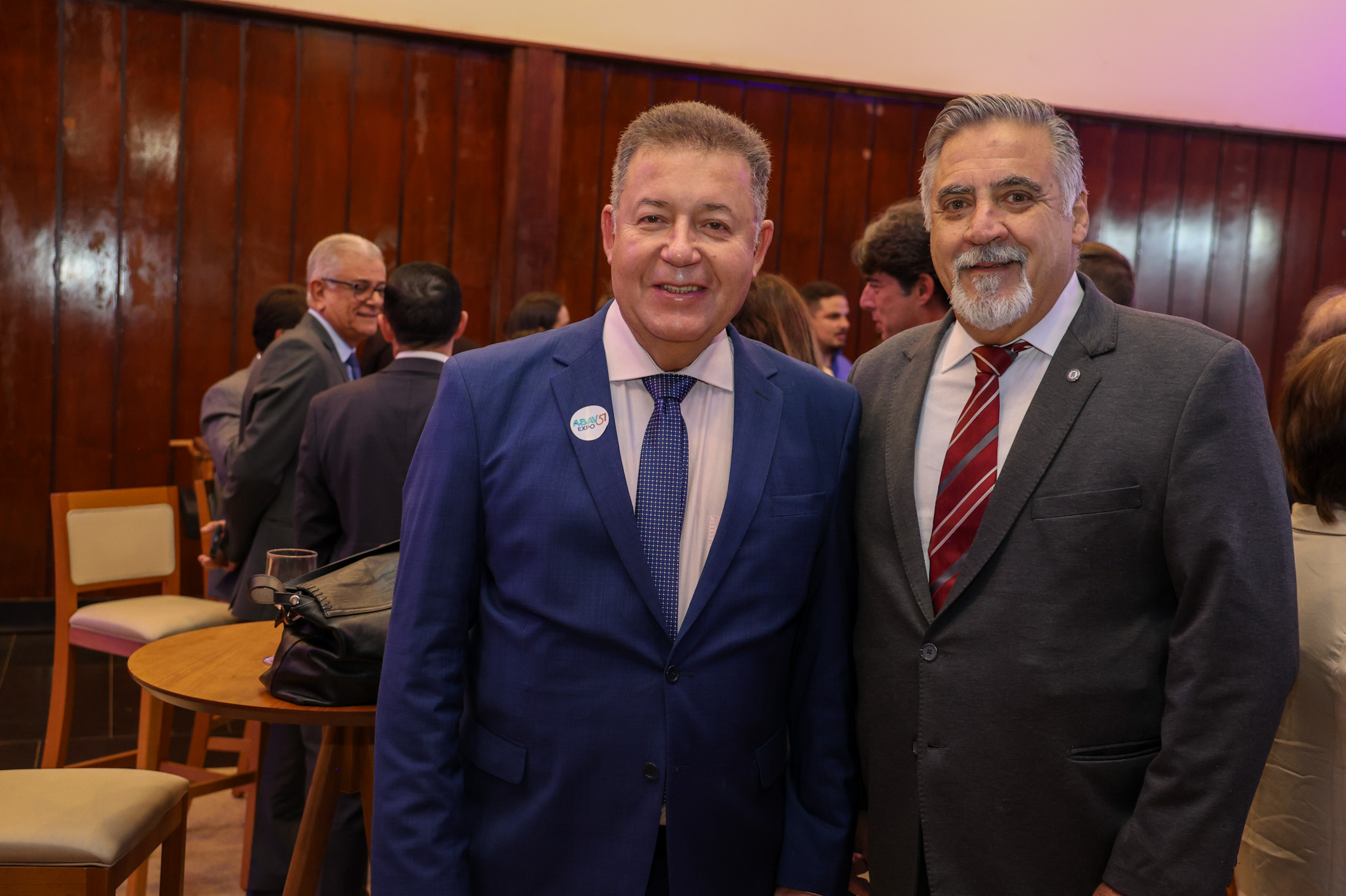 Alexandre Sampaio, da FBHA, e Aldo Sivieiro, da Fenactur Alexandre Sampaio, da FBHA, e Aldo Sivieiro, da Fenactur