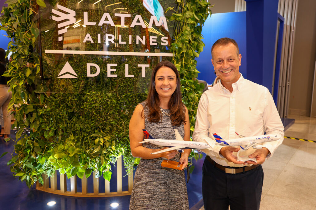 Aline Mafra, da Latam, e Ricardo Oliveira, da Delta