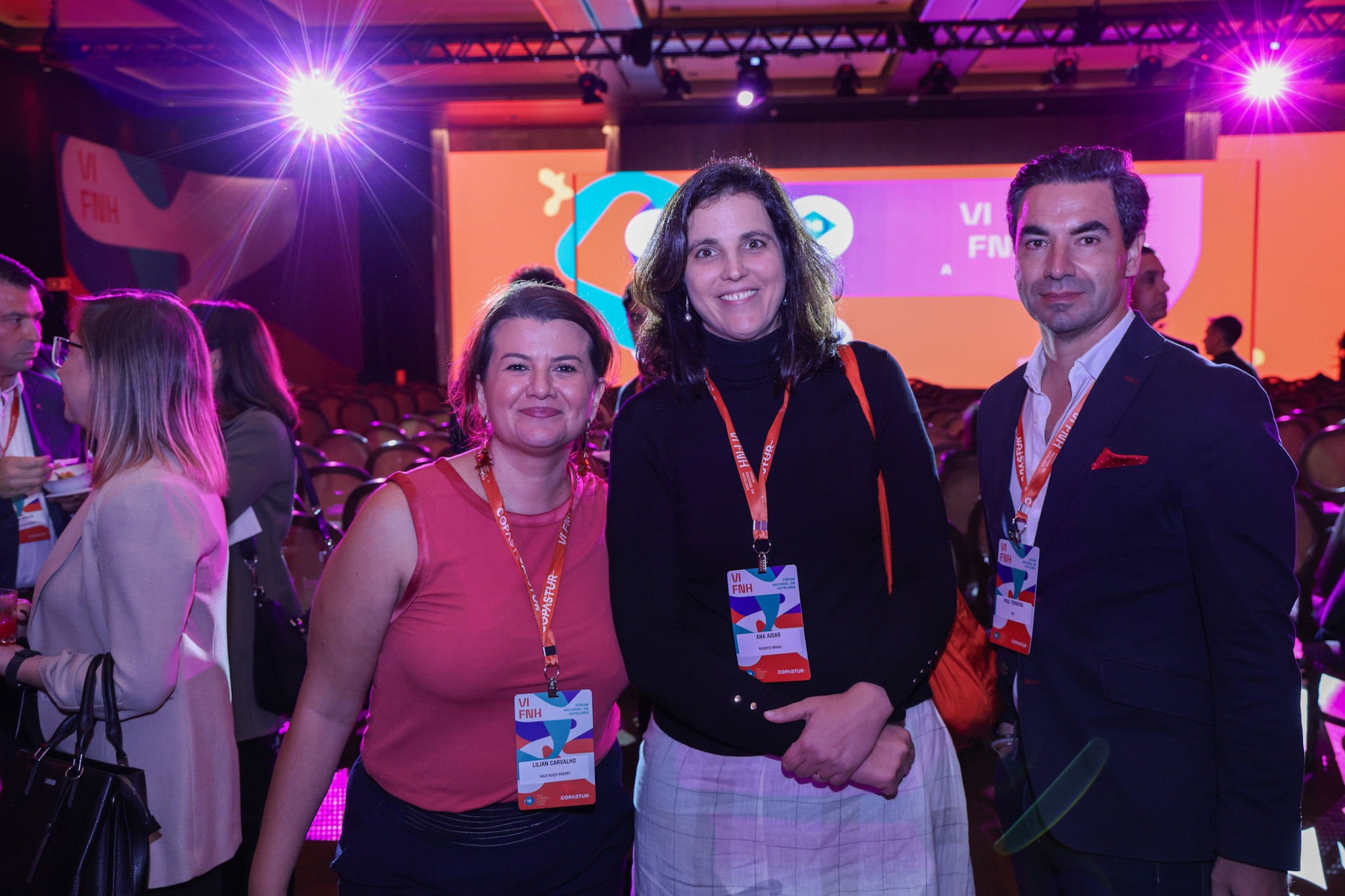 Ana Aidar, do Resort Brasil, entre Lilian Carvalho e Paul Ferreira, da FGV
