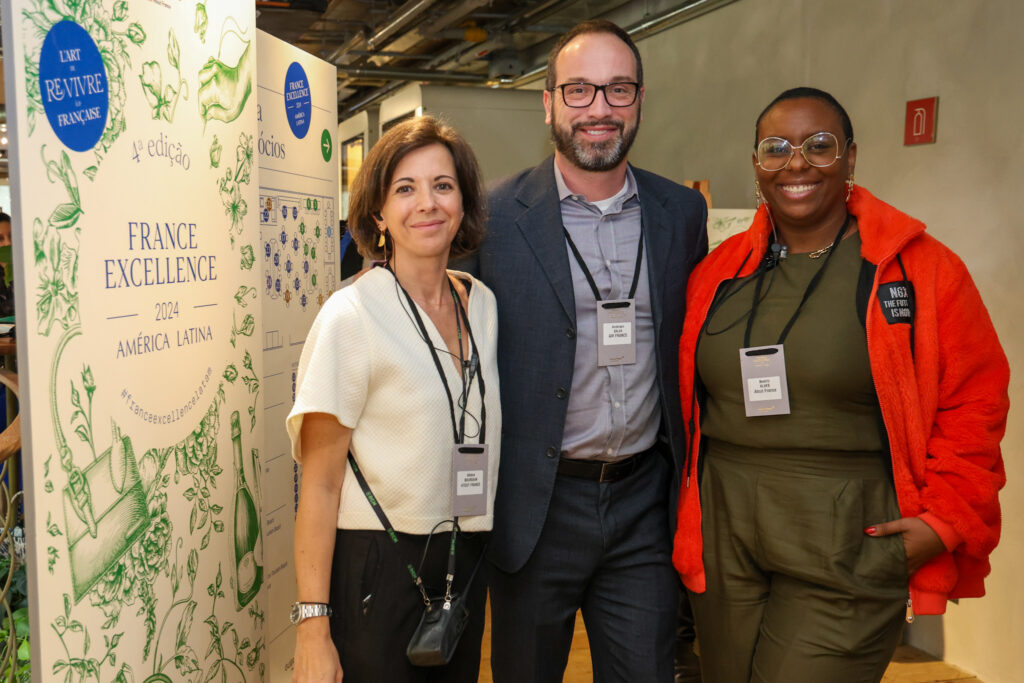 Anderson Salva, da Air France, entre Hélène Bourdain e Beatriz Alves, da Atout France