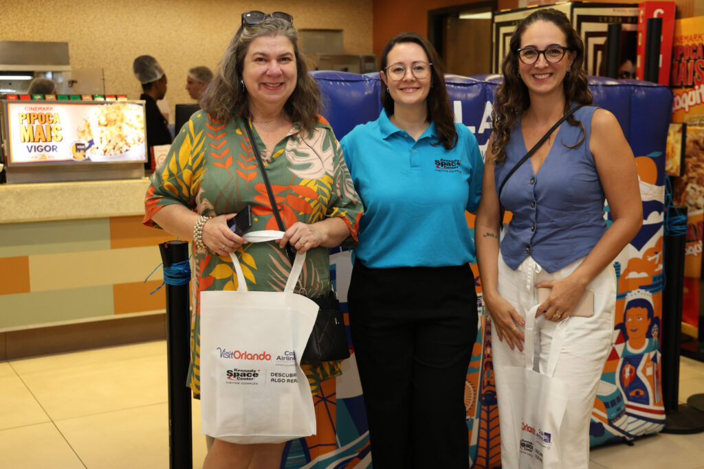 Andréia Peres, da Legs Turismo, Juliana Marinotti, do Kennedy Space Center, e Fabiana Vargas, Konyn Viagens