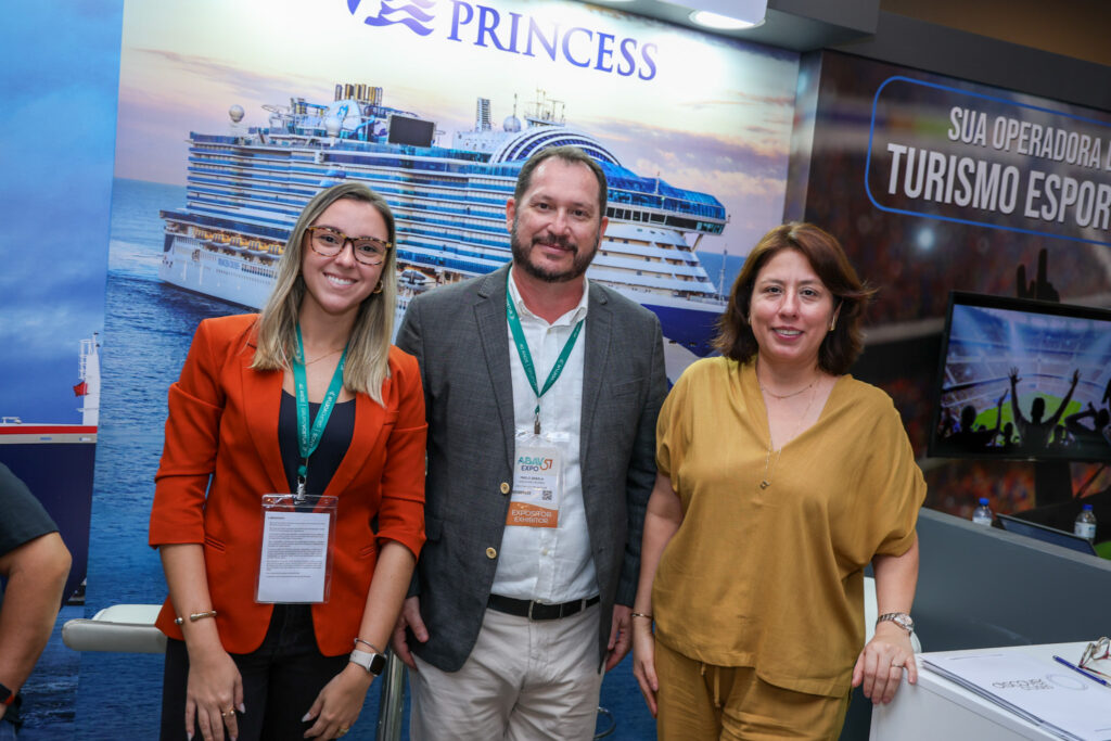 Anna Bozzetti, Pablo Zabala, e Líz Rãda, da Discover Cruises