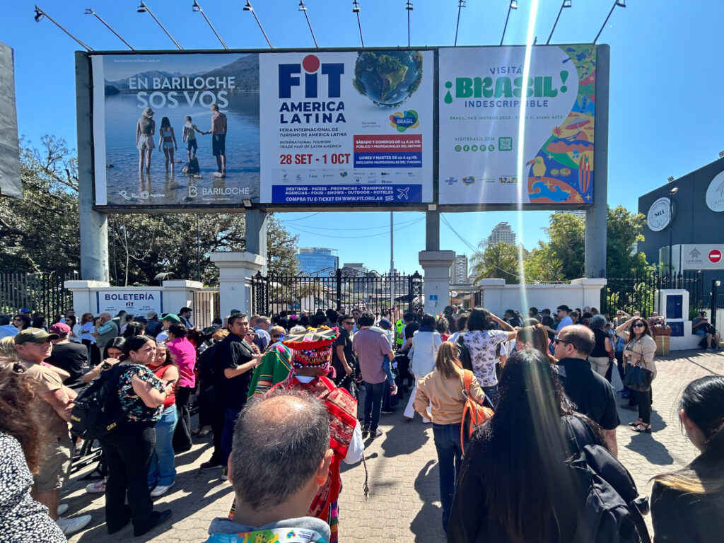 As pessoas fizderam fila para entrar na FIT