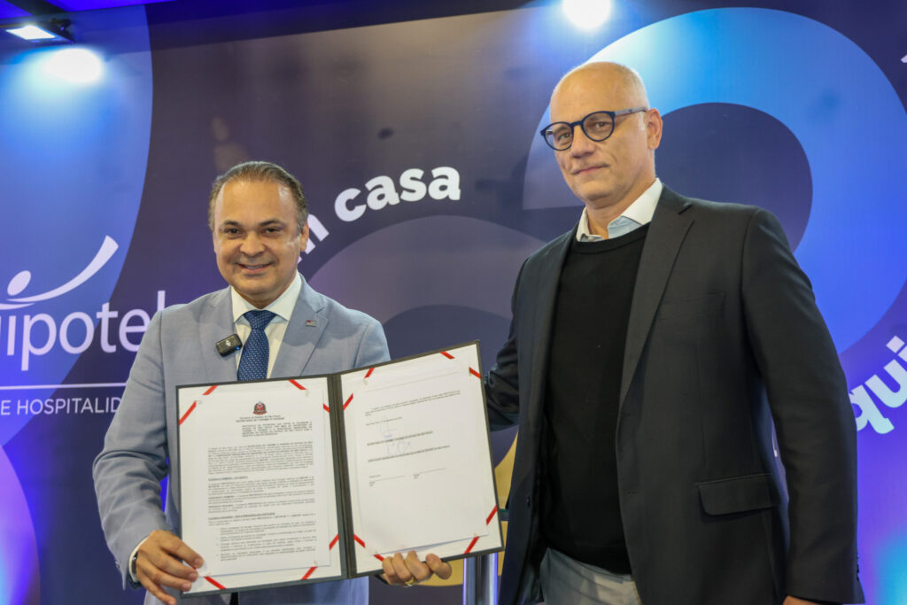 Assinatura de protocolo de intenções entre a Setur-SP, por meio do CrediturSP, o maior programa de crédito turístico do Estado de São Paulo, e a ABIH-SP