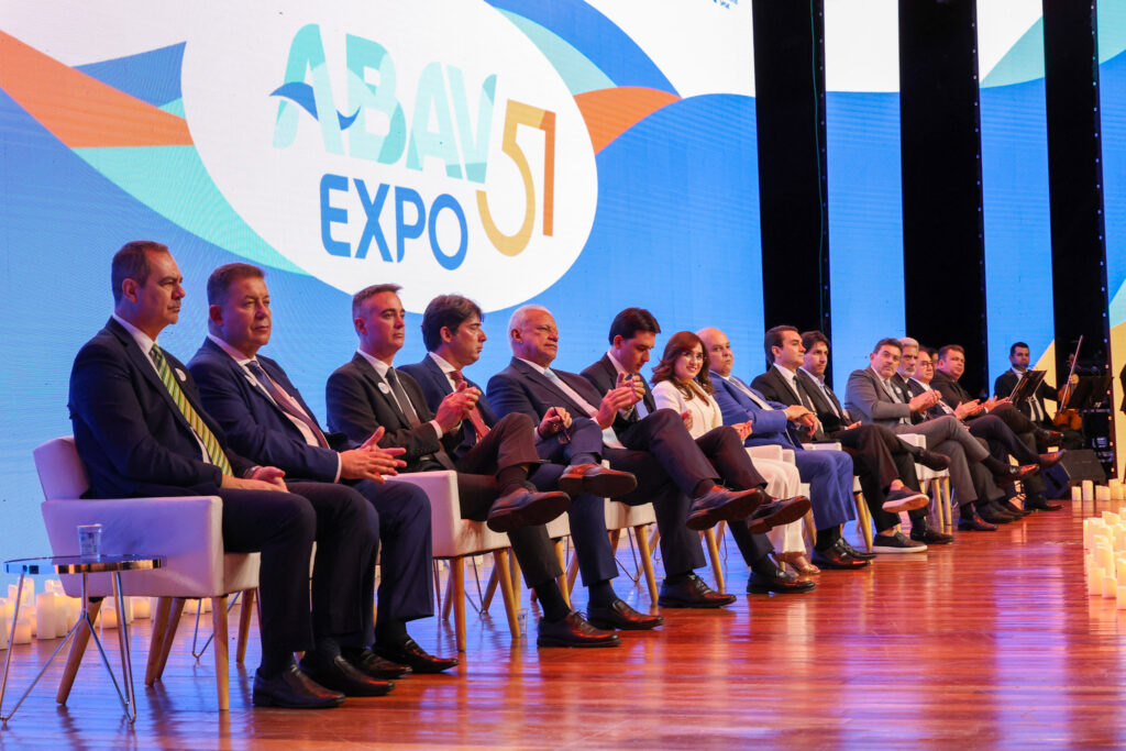 Autoridades durante abertura da Abav Expo