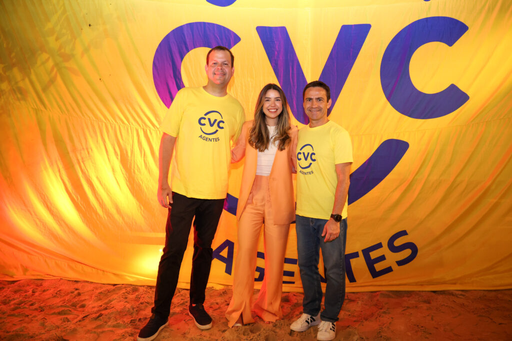 Bárbara Braga, secretária de Turismo de Alagoas, entre Rodrigo Galvão e Rogério Mendes, da CVC Bárbara Braga, secretária de Turismo de Alagoas, entre Rodrigo Galvão e Rogério Mendes, da CVC