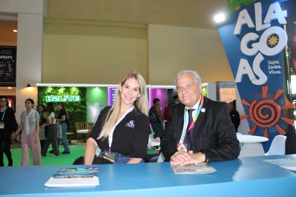 Bruna Faria, do Vila Galé Bahia, e Alejandro Bermudez, do Maceió Atlantic Suites