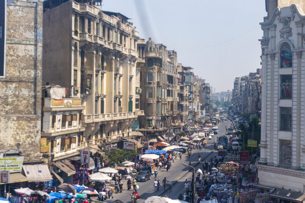 Rua comercial no Cairo