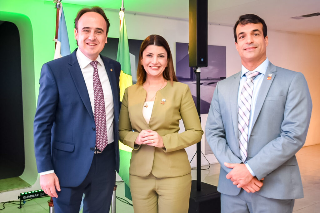 Carlos Silva, deputado estadual de Santa Catarina, Catiane Seif, da Setur-SC, e Renato Lacerda, do Invest Santa Catarina
