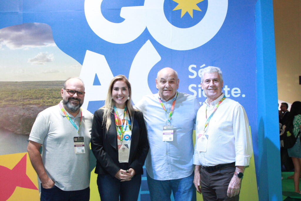 Christiano Simplicio, do Jatiuca Resort Hotel, Gabriella Chernichiarro e Paulo Kugelmas, da Setur-Alagoas, e Carlos Alberto Santiago, do Hotel Praia Dourada