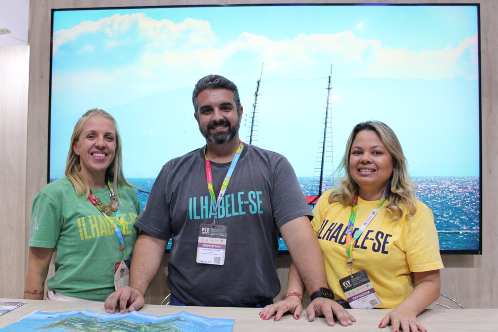 Clara Viebig, Luiz Gustavo Oliveira e Carolina Reis, do destino Ilhabela